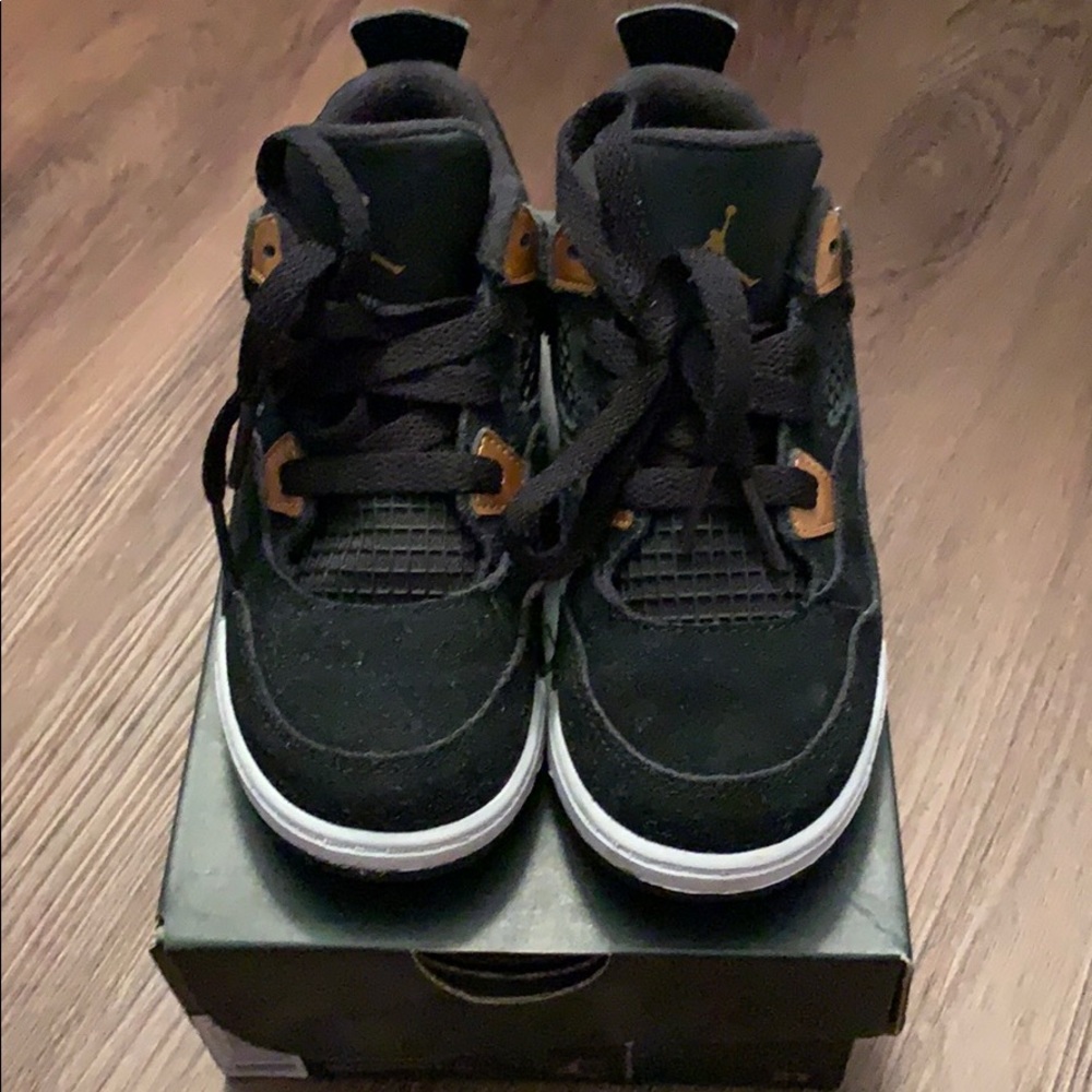 Jordan 4 Retro Bt Suede Black/ Gold Sneaker